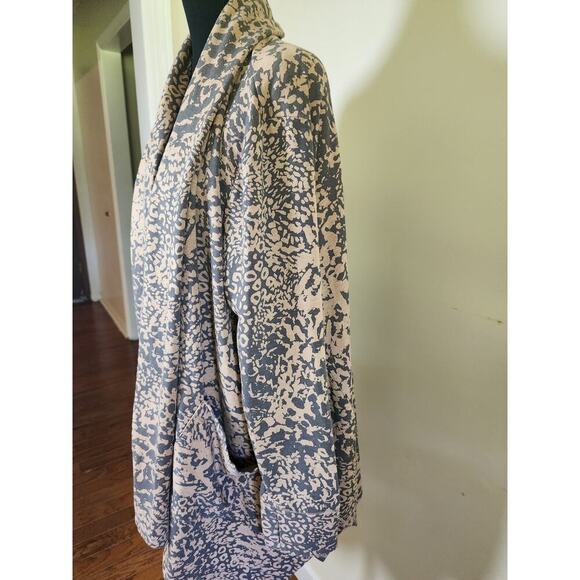 Cuddl Duds Comfort Wear Xl Leopard Thumb Sleeve Jacket/Shawl - Picture 2 of 8
